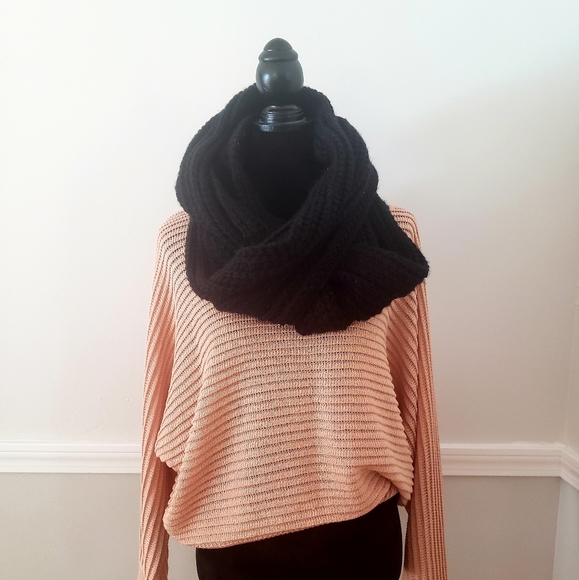 Coach Black Wool Infinity Scarf🧣 - Picture 4 of 6